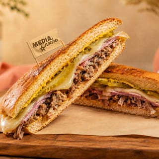 MEDIA NOCHE SANDWICH